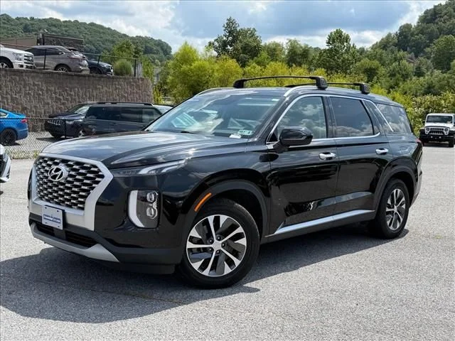 Used 2022 Black Hyundai SEL image 2