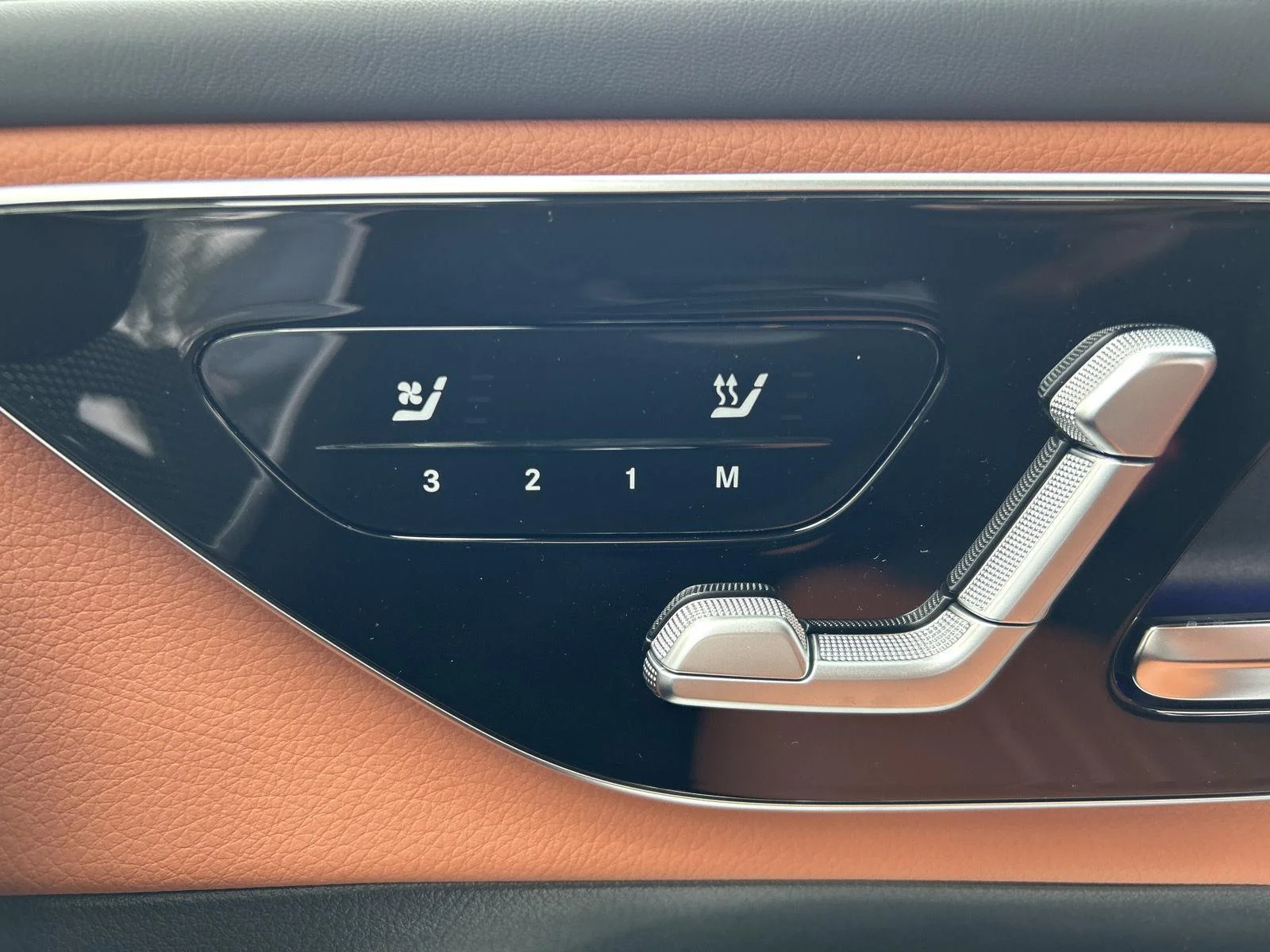 New 2026 Polar White Mercedes-Benz GLC 300 image 22