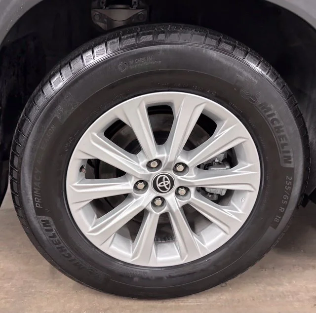 Used 2025 White Toyota XLE image 8