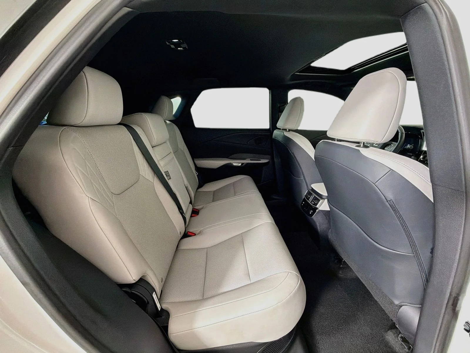 Used 2025 White Pearl Lexus 350h Premium image 31