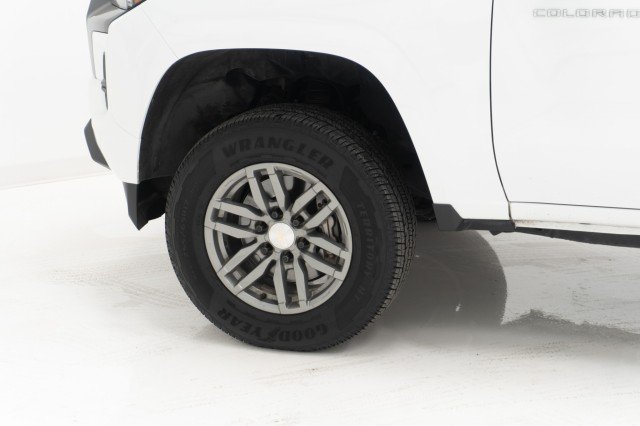 Used 2023 Summit White Chevrolet 2WD LT image 13