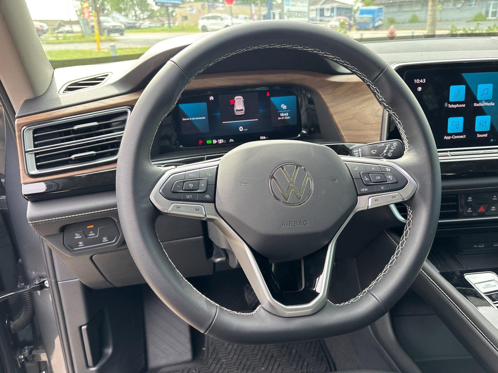 2025 Volkswagen Atlas SE w/Tech - Photo 18