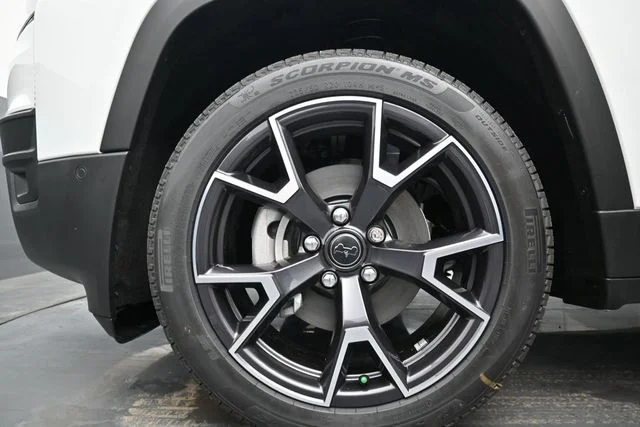 New 2026 Bright White Clear-Coat Exterior Paint Jeep Overland image 32