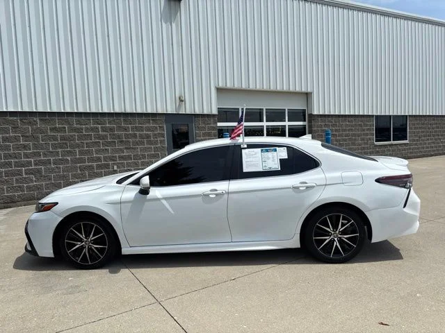 Used 2023 White Toyota SE image 9
