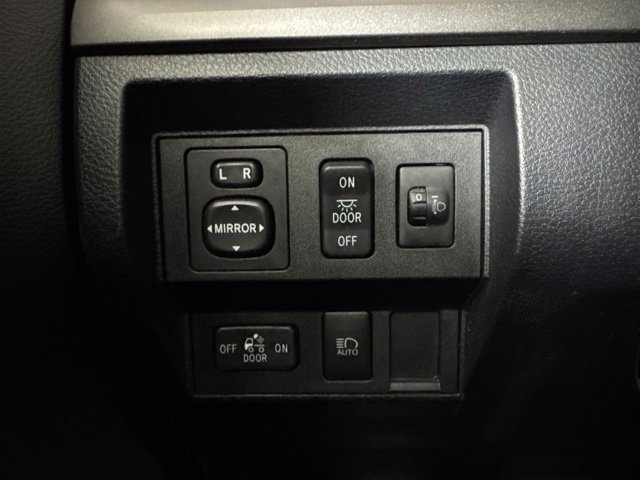 Used 2018 Blue Toyota SR5 image 19