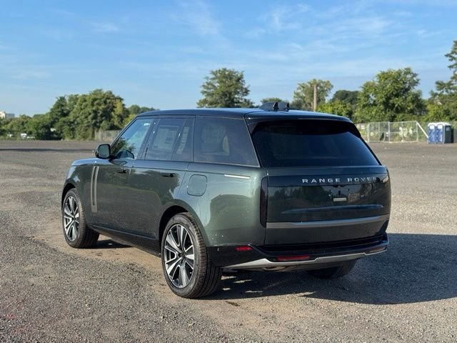 New 2026 Belgravia Green Land Rover SE image 3
