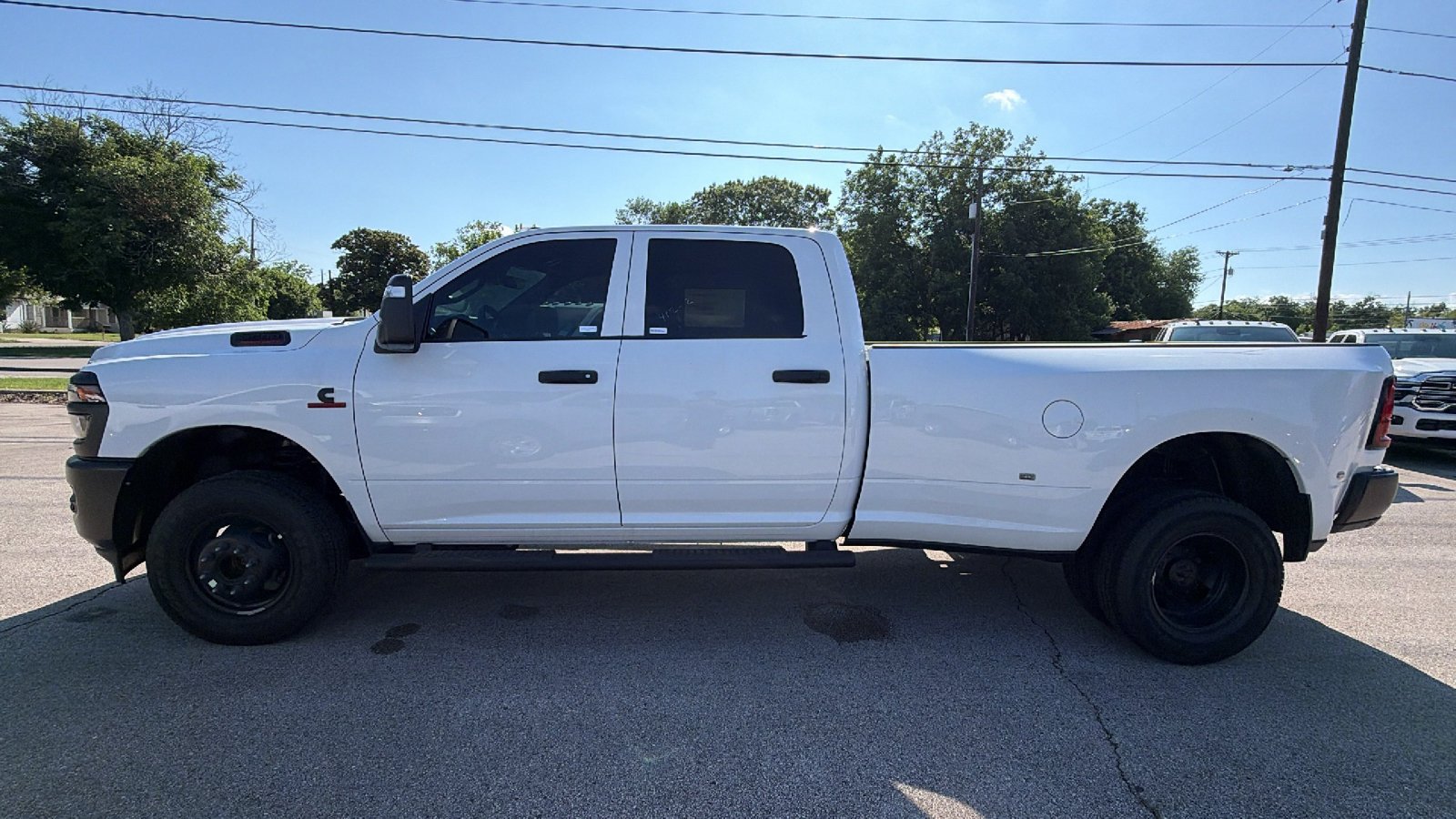 New 2026 Bright White Clear-Coat Exterior Paint RAM Tradesman image 8