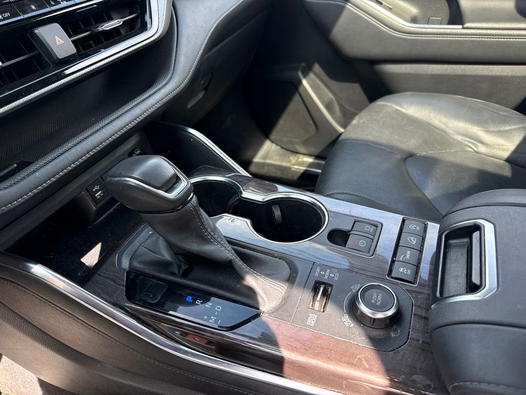 Used 2022 Midnight Black Metallic Toyota Platinum image 14