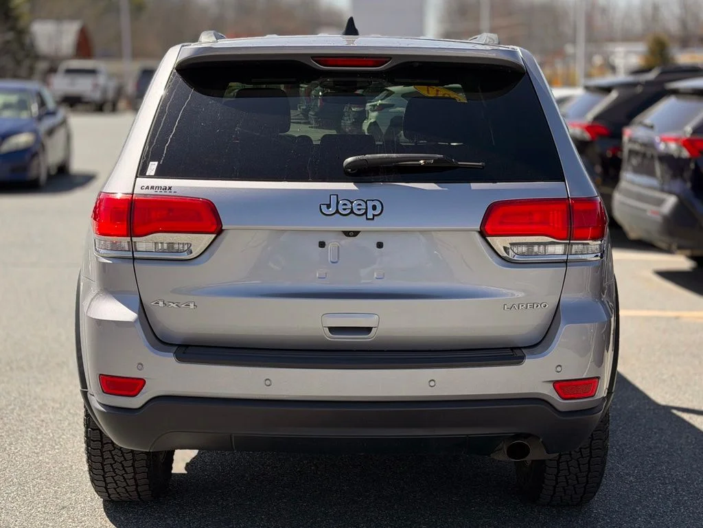 Used 2018 Silver Jeep Laredo E image 4