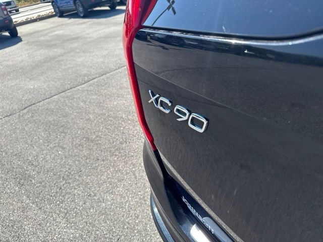 Used 2019 Black Volvo T5 Momentum image 14
