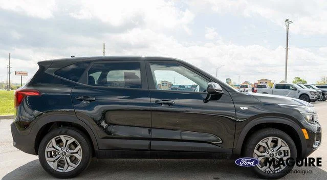 Used 2024 Black Kia LX image 5