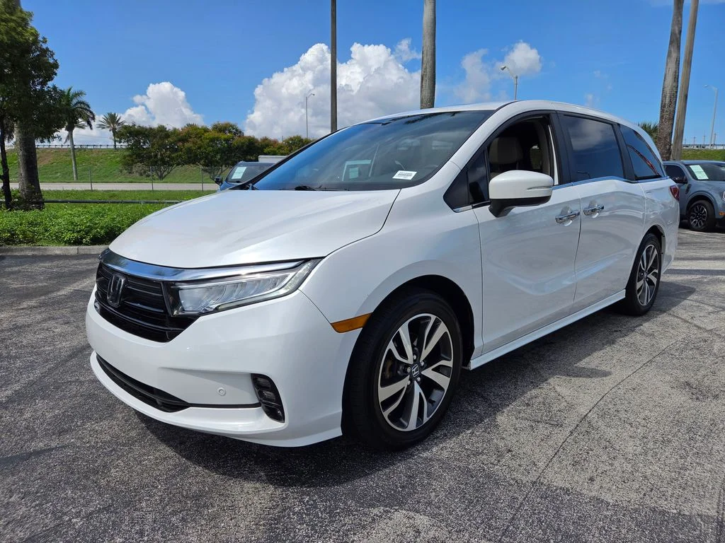 Used 2024 White Honda Touring image 19