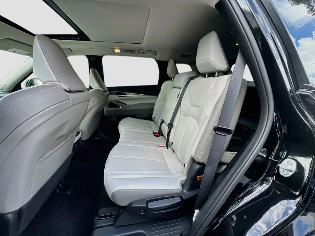 New 2027 MINERAL BLACK INFINITI Luxe FWD image 26