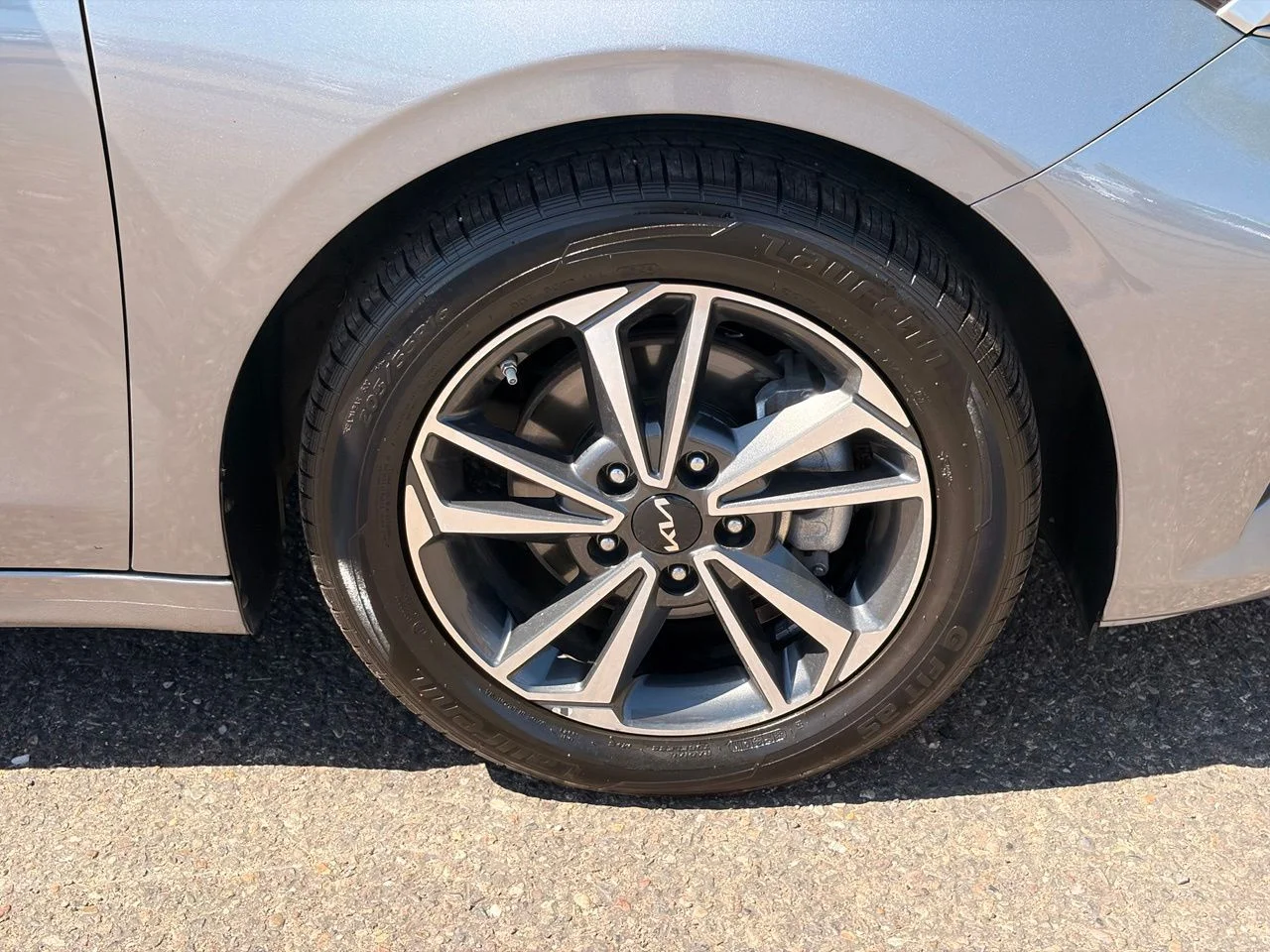 Used 2023 Steel Gray Kia LXS image 10