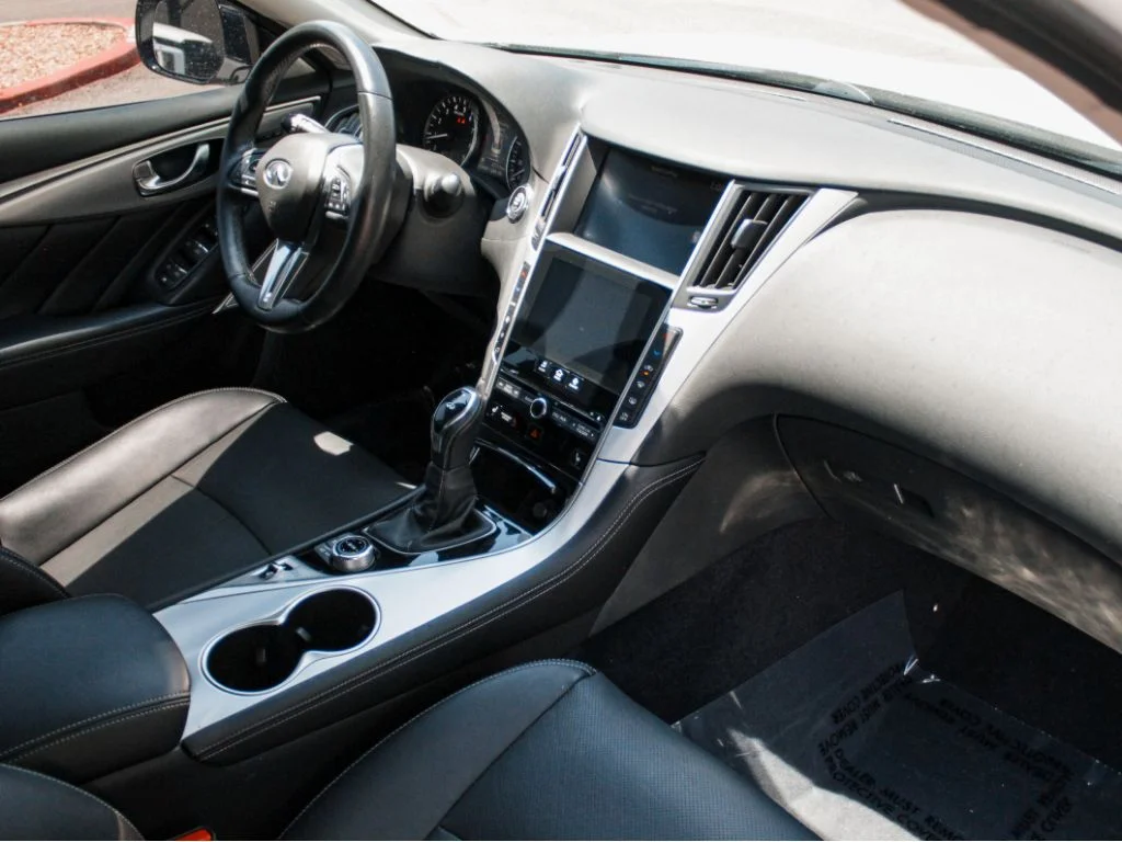 Used 2023 Majestic White INFINITI LUXE image 30