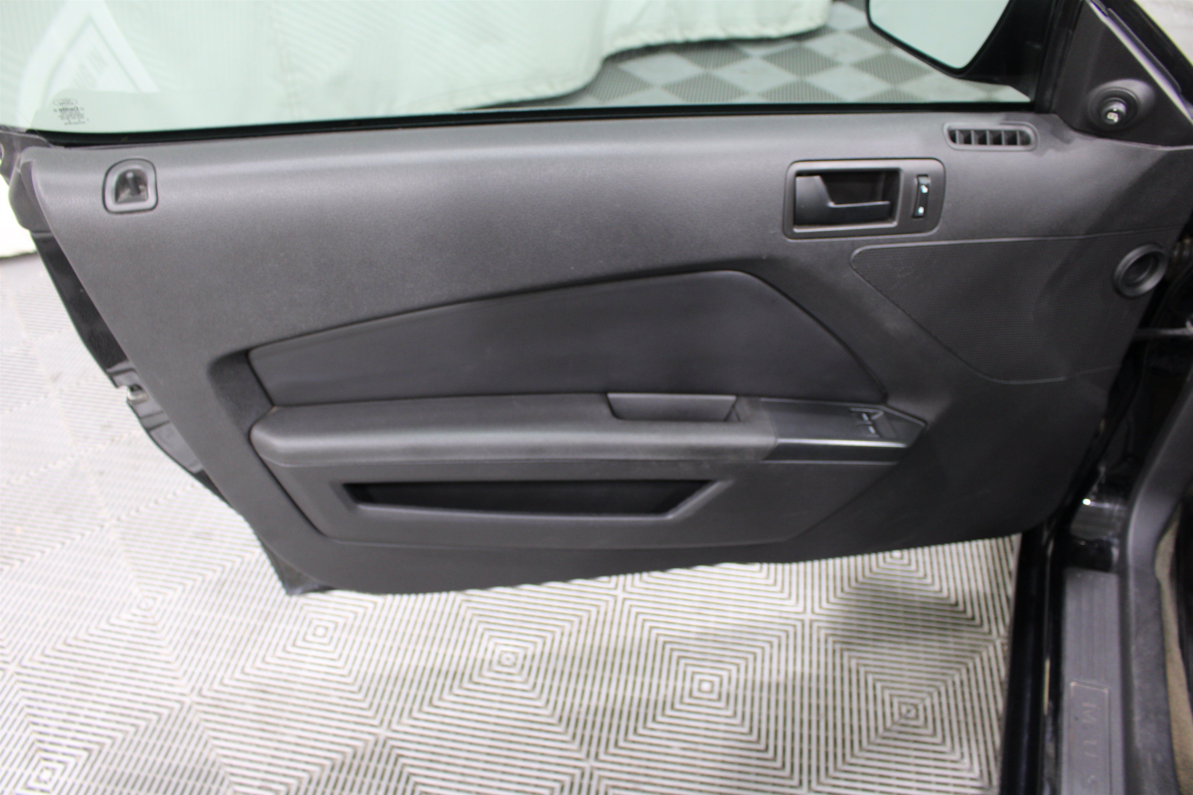 Used 2013 Black Ford V6 image 6