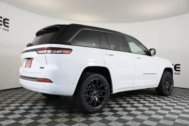 New 2026 Bright White Clear-Coat Exterior Paint Jeep Summit image 33