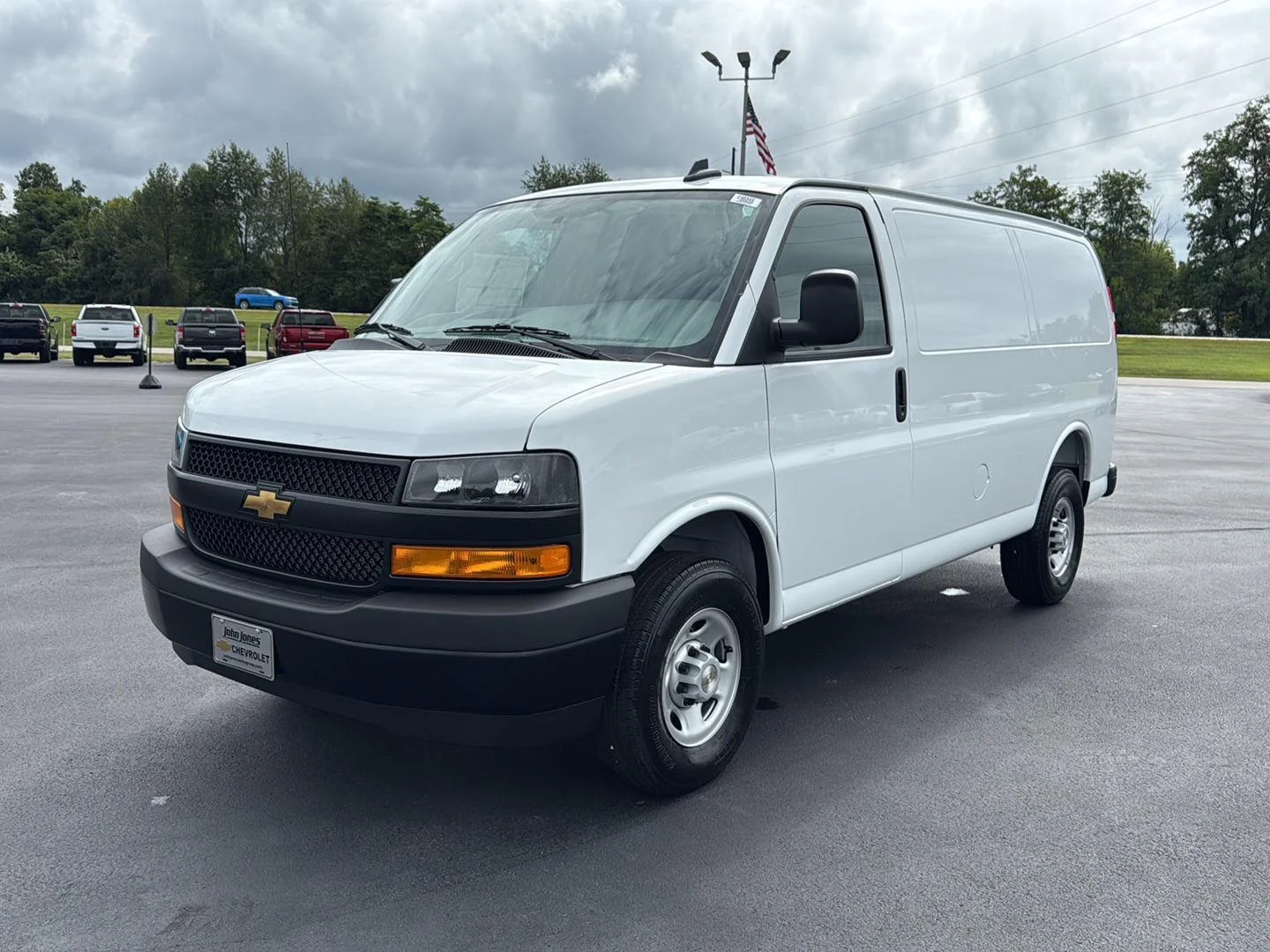 New 2025 Summit White Chevrolet WT image 2