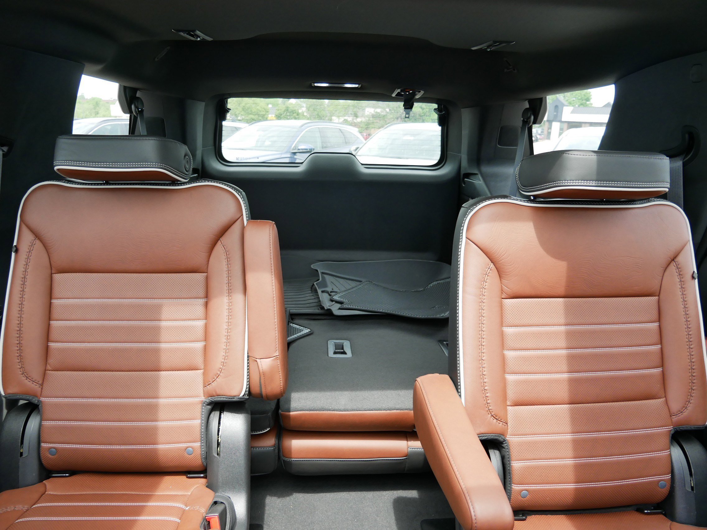 2024 GMC Yukon Denali Ultimate - Photo 13