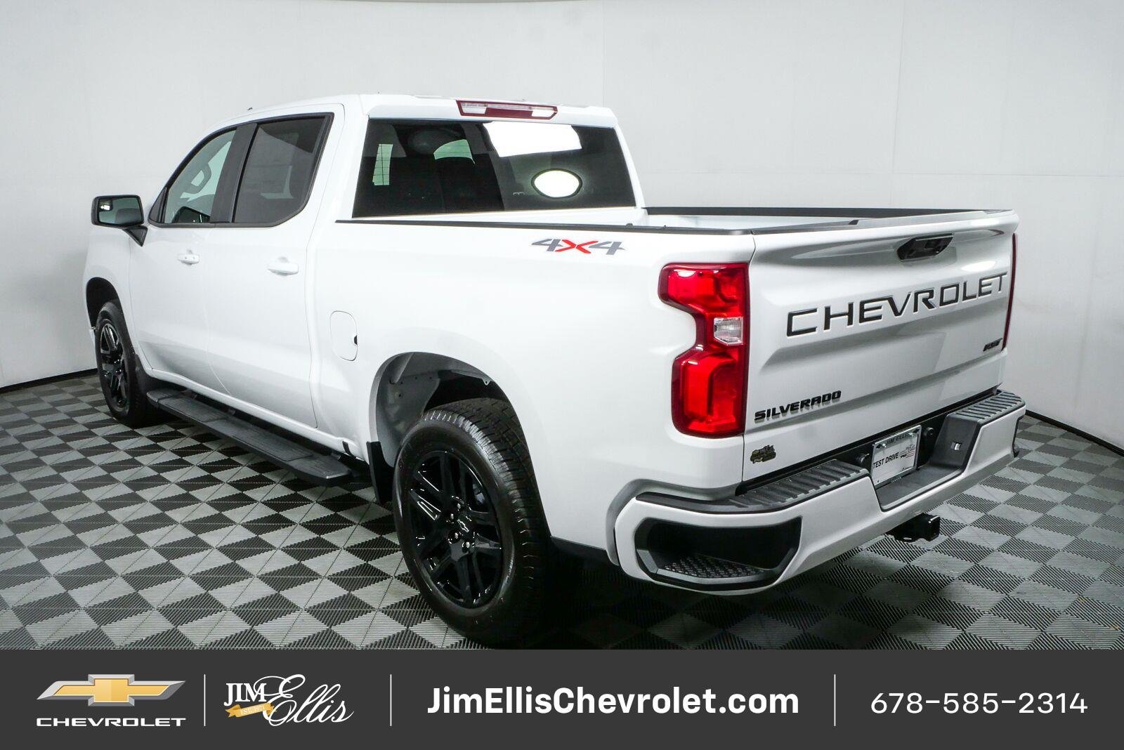 New 2026 Summit White Chevrolet RST image 27