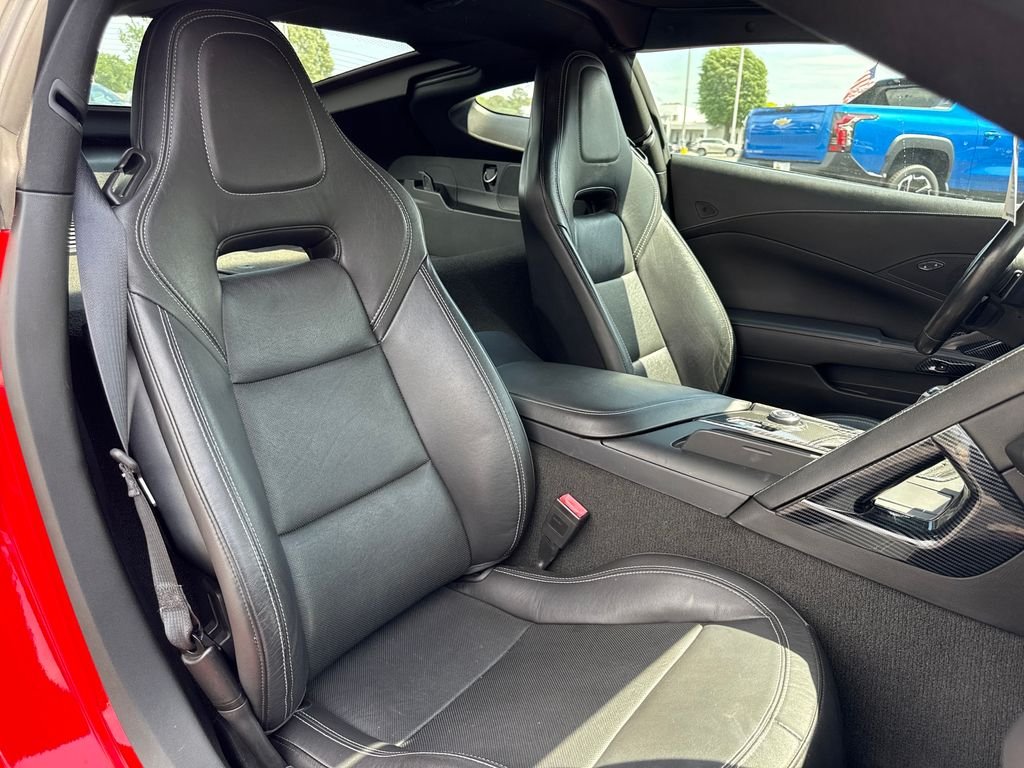 Used 2019 Red Chevrolet Stingray image 22