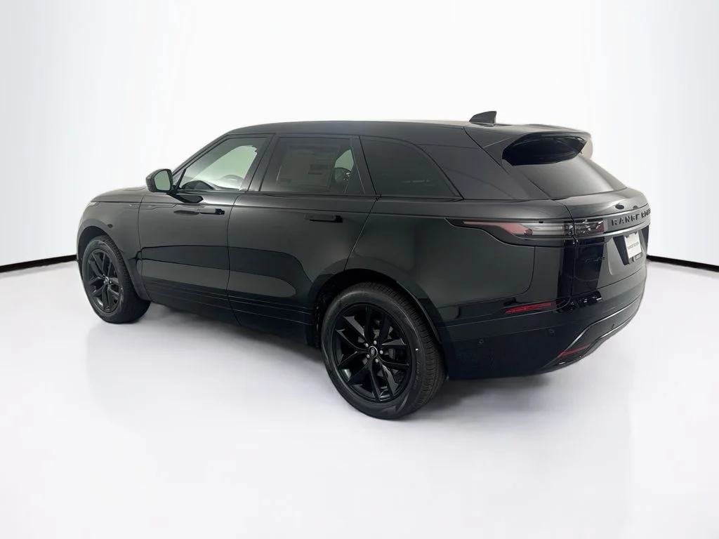 New 2026 Santorini Black Land Rover Dynamic SE image 7