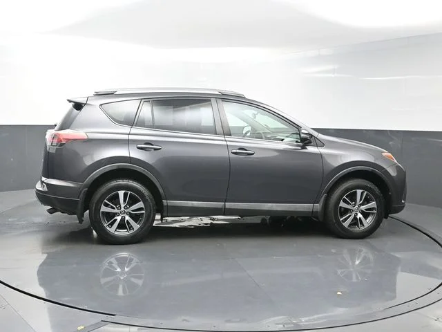 Used 2018 Gray Toyota XLE image 8