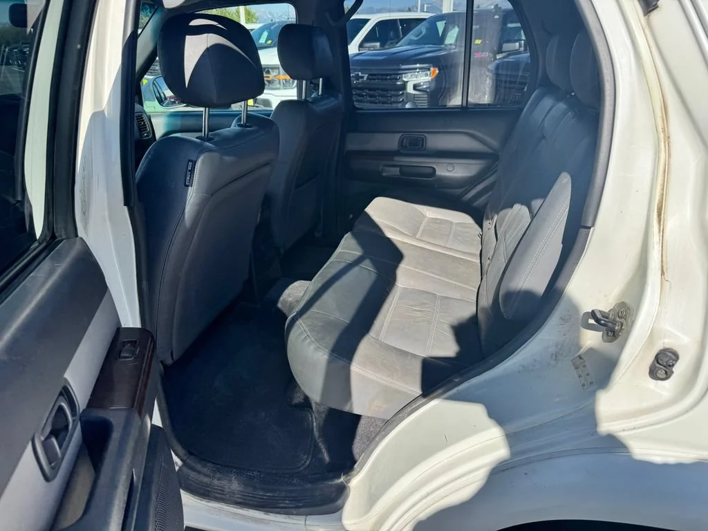 Used 2000 White Nissan XE image 5