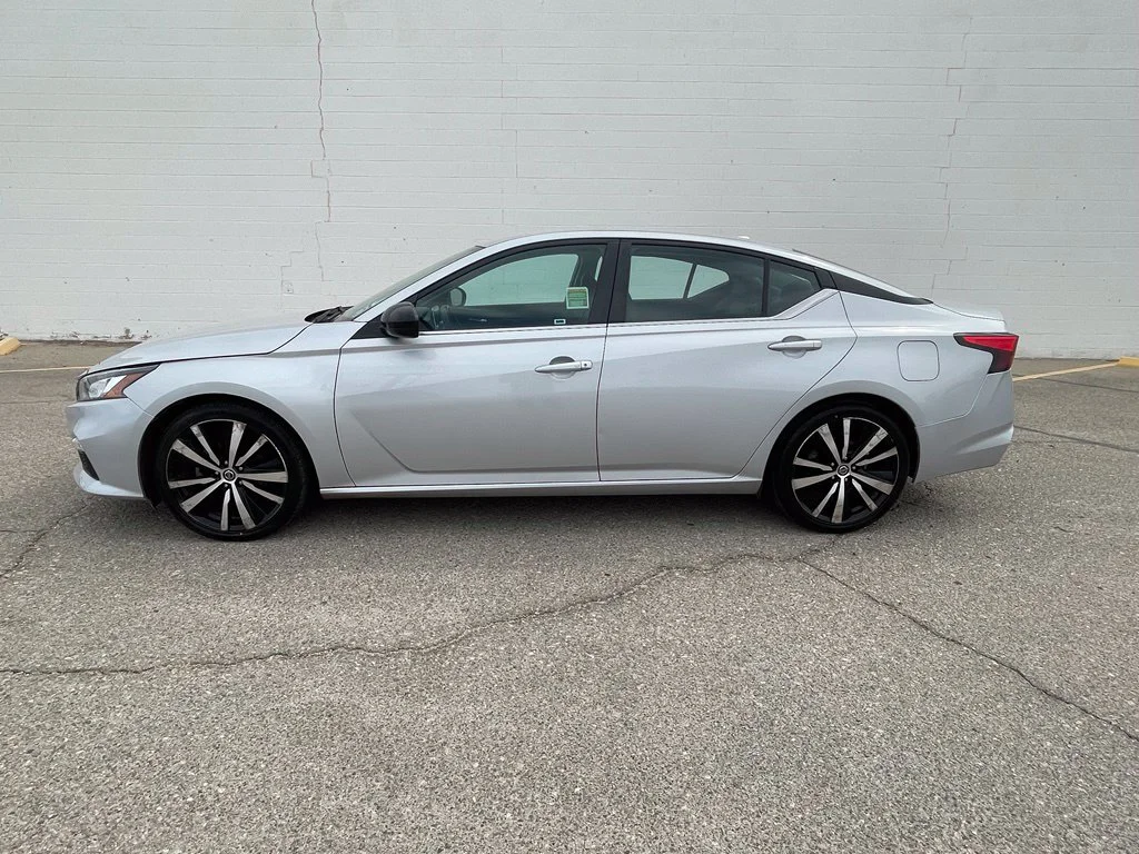Used 2021 Brilliant Silver Metallic Nissan 2.5 SR image 3