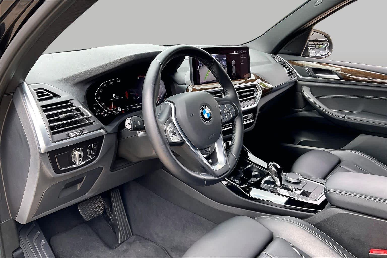 Used 2022 Black Sapphire Metallic BMW sDrive30i image 17
