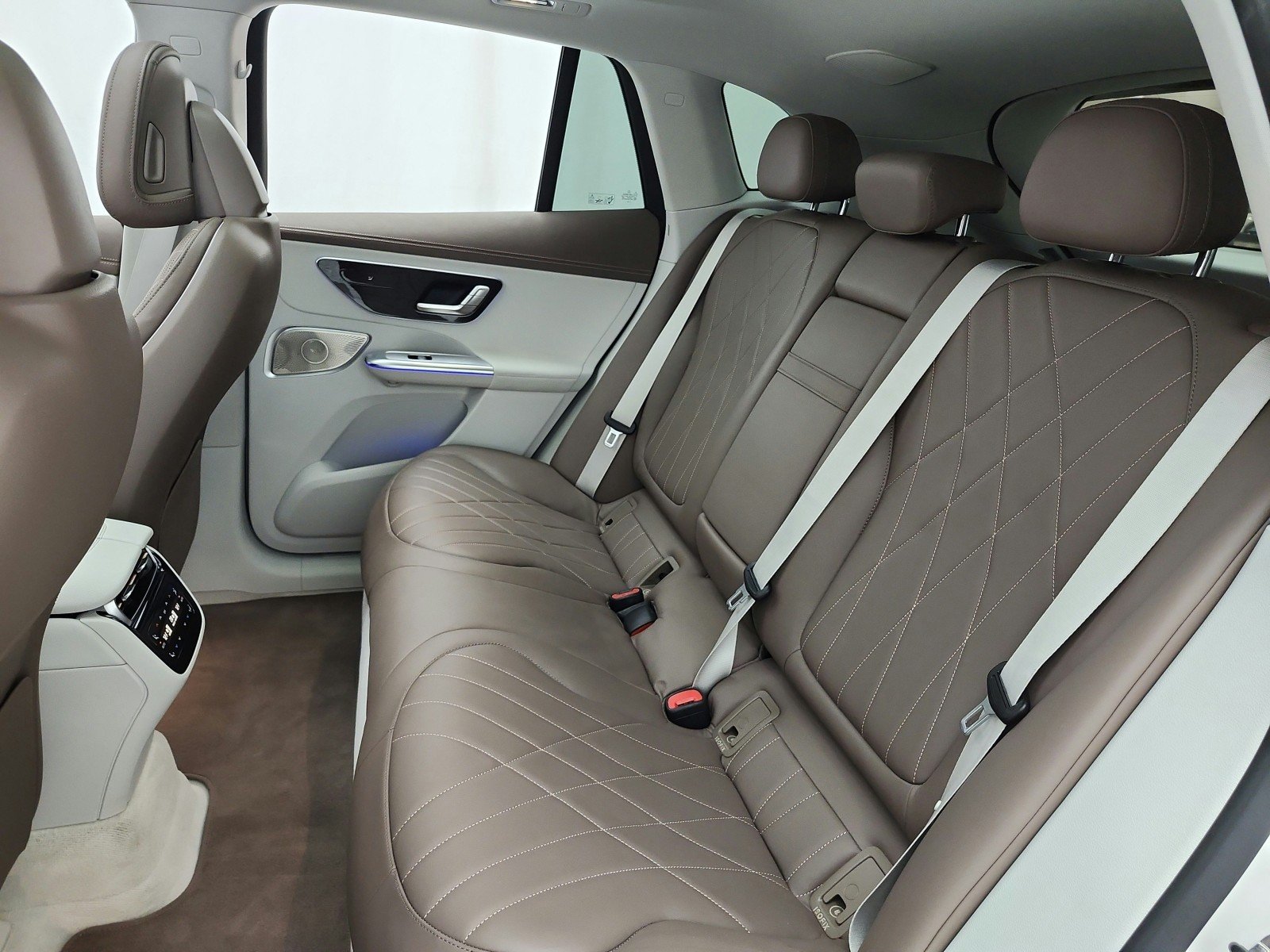Used 2023 Polar White Mercedes-Benz EQE 500 4MATIC® SUV image 13