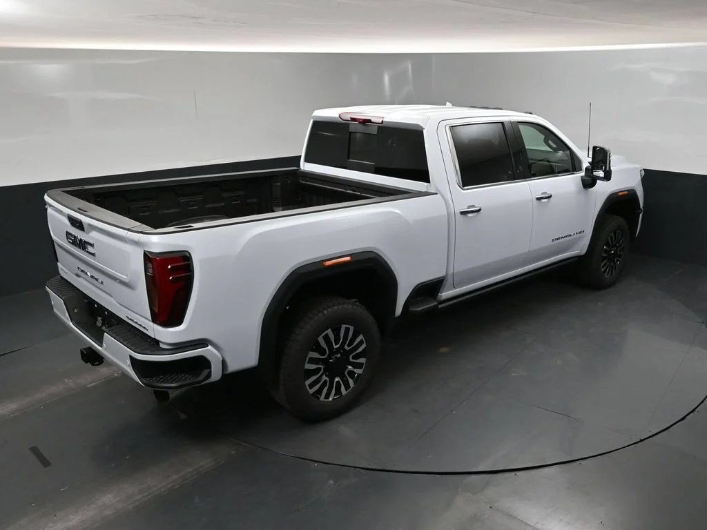 New 2026 Glacier White Tricoat GMC Denali Ultimate image 34