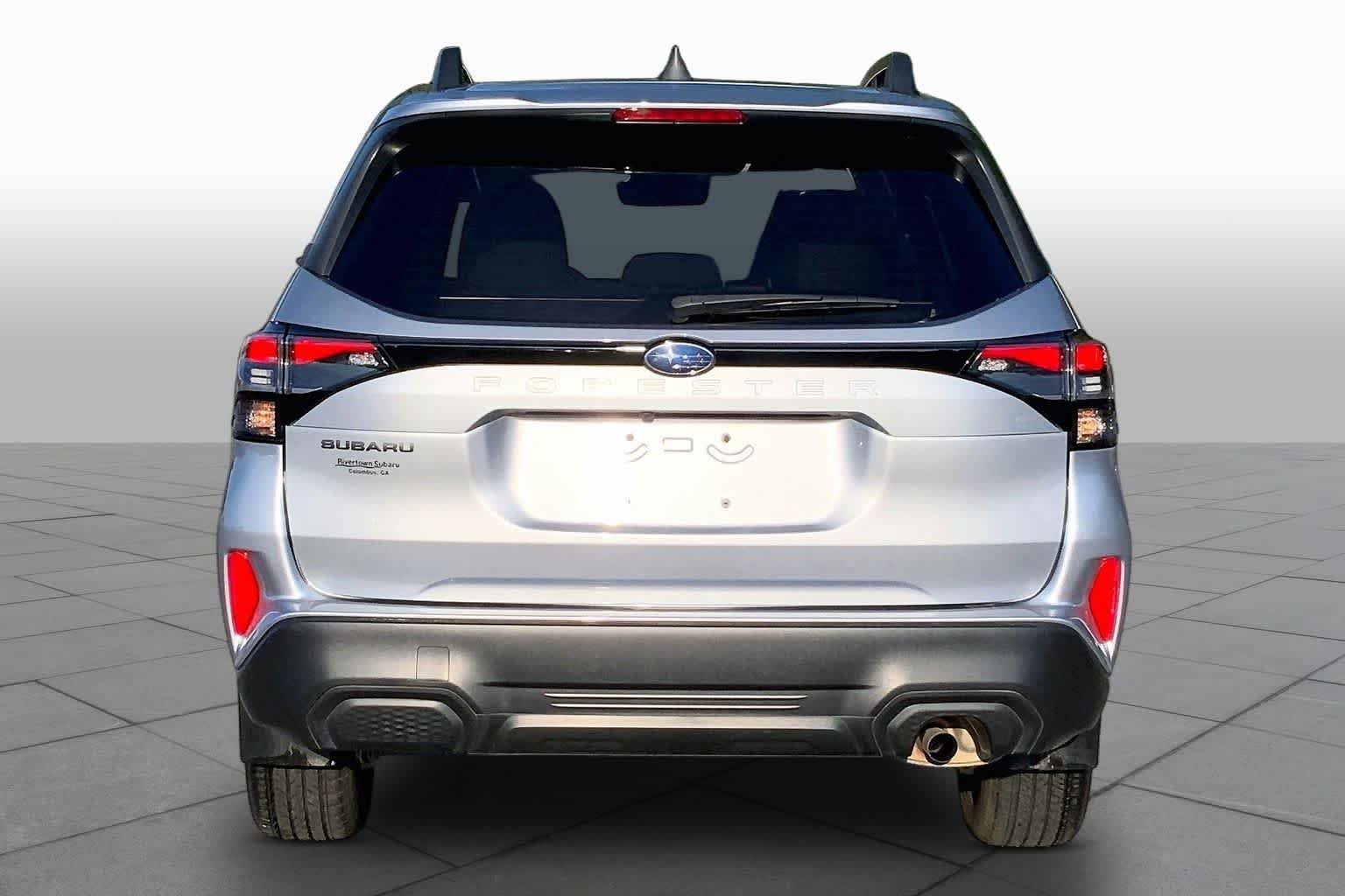 Used 2025 Ice Silver Metallic Subaru Premium image 5