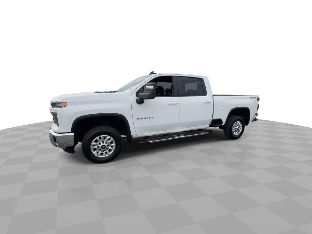 Used 2025 Summit White Chevrolet LT image 4