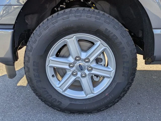 New 2026 Carbonized Gray Metallic Ford XLT image 11