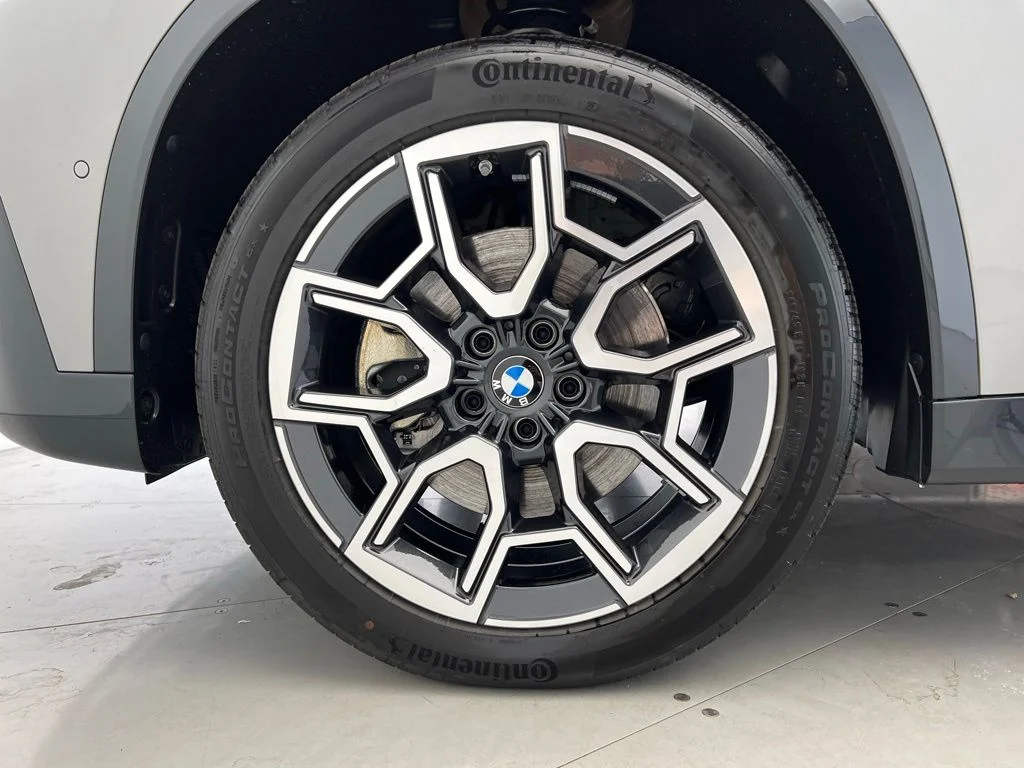 Used 2026 Space Silver Metallic BMW xDrive28i image 22