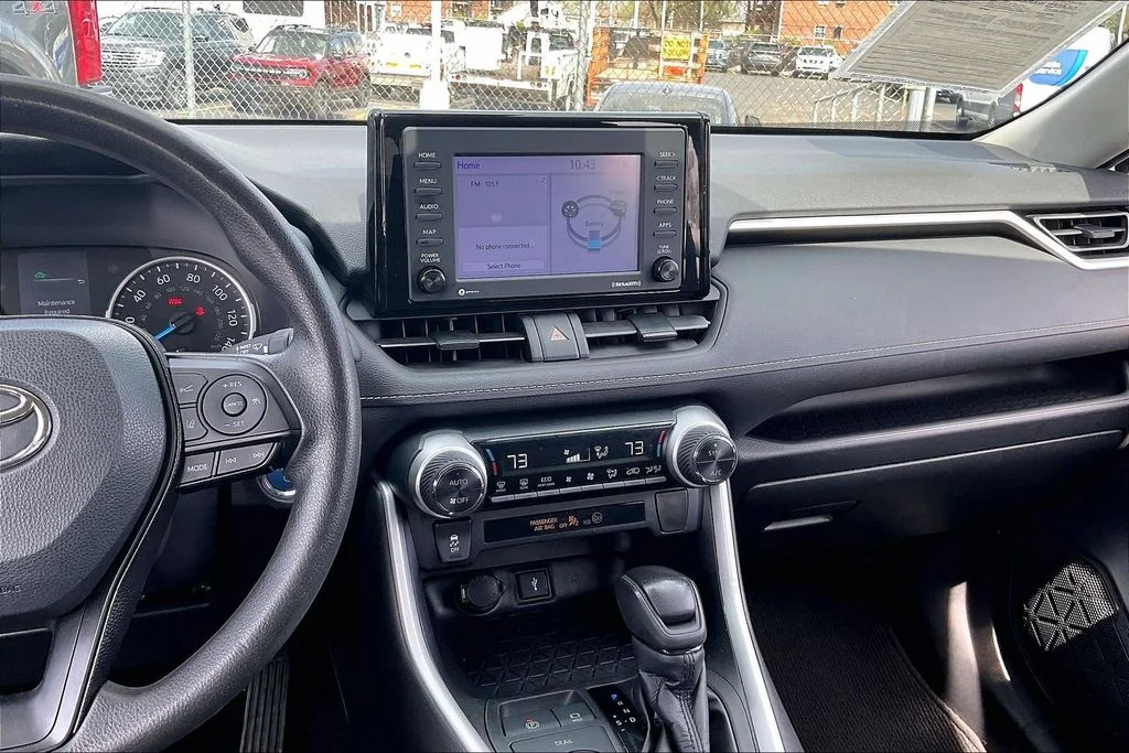 Used 2021 White Toyota XLE image 5