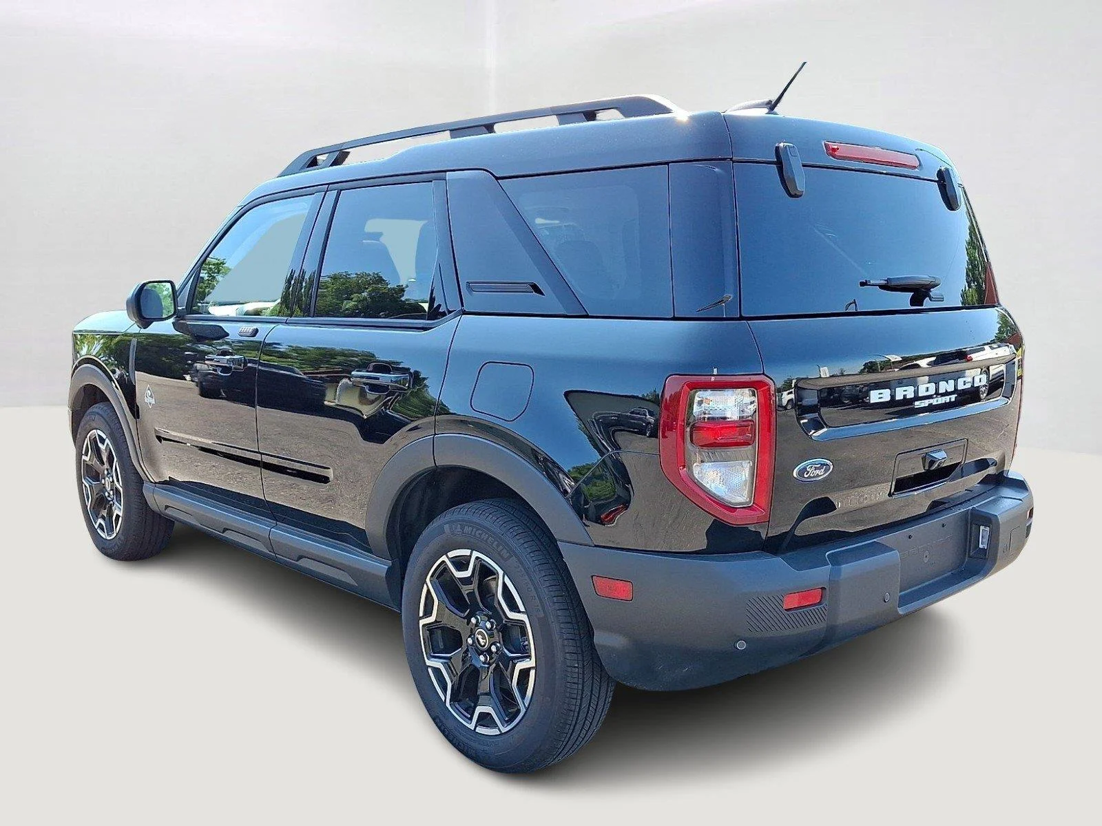 Used 2025 Shadow Black Ford Outer Banks image 4