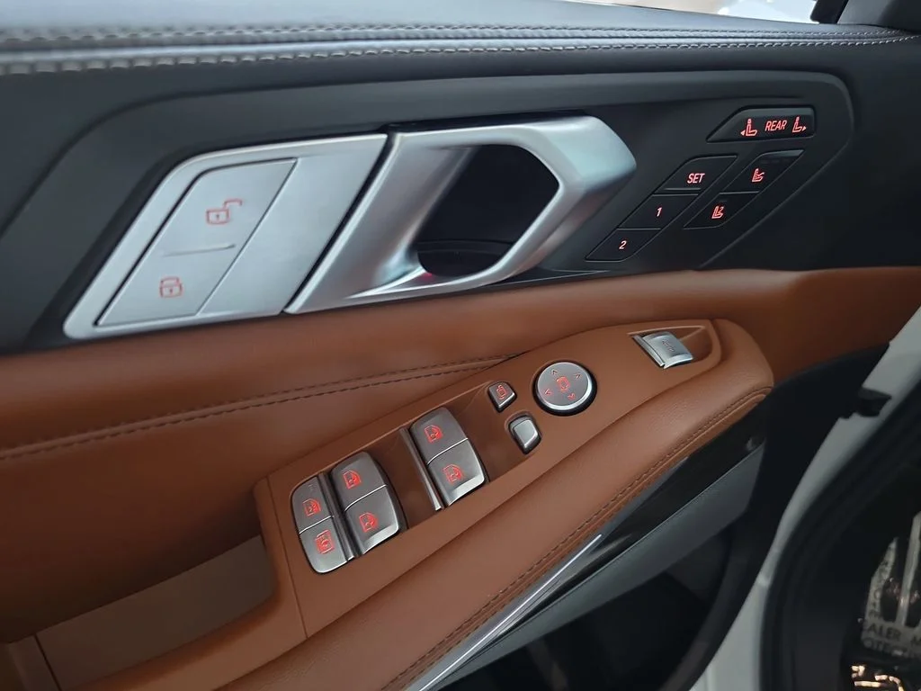 Used 2020 White BMW M50i image 29