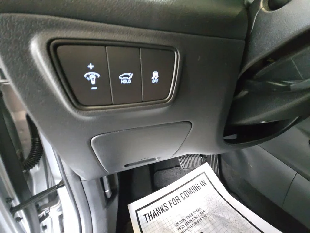 Used 2023 Silver Hyundai SEL image 32