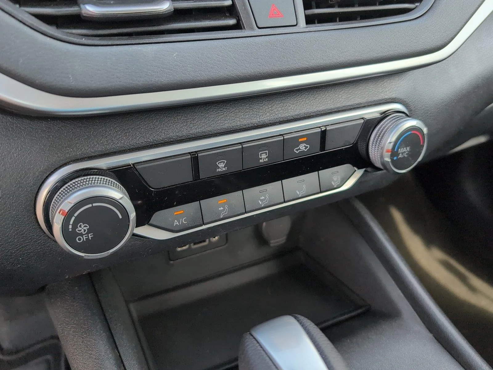 Used 2022 Gun Metallic Nissan 2.5 SV image 19