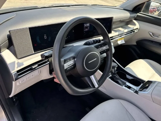 Used 2025 Silver Hyundai SEL image 40