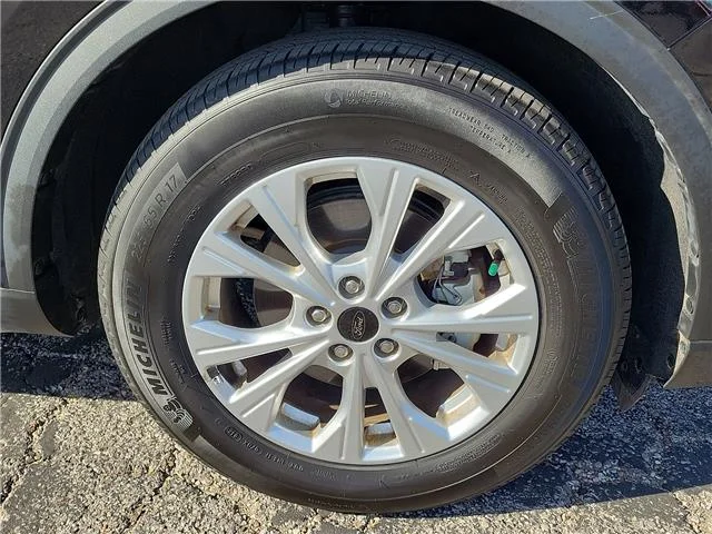 Used 2025 Agate Black Metallic Ford Active Front-Wheel Drive image 7