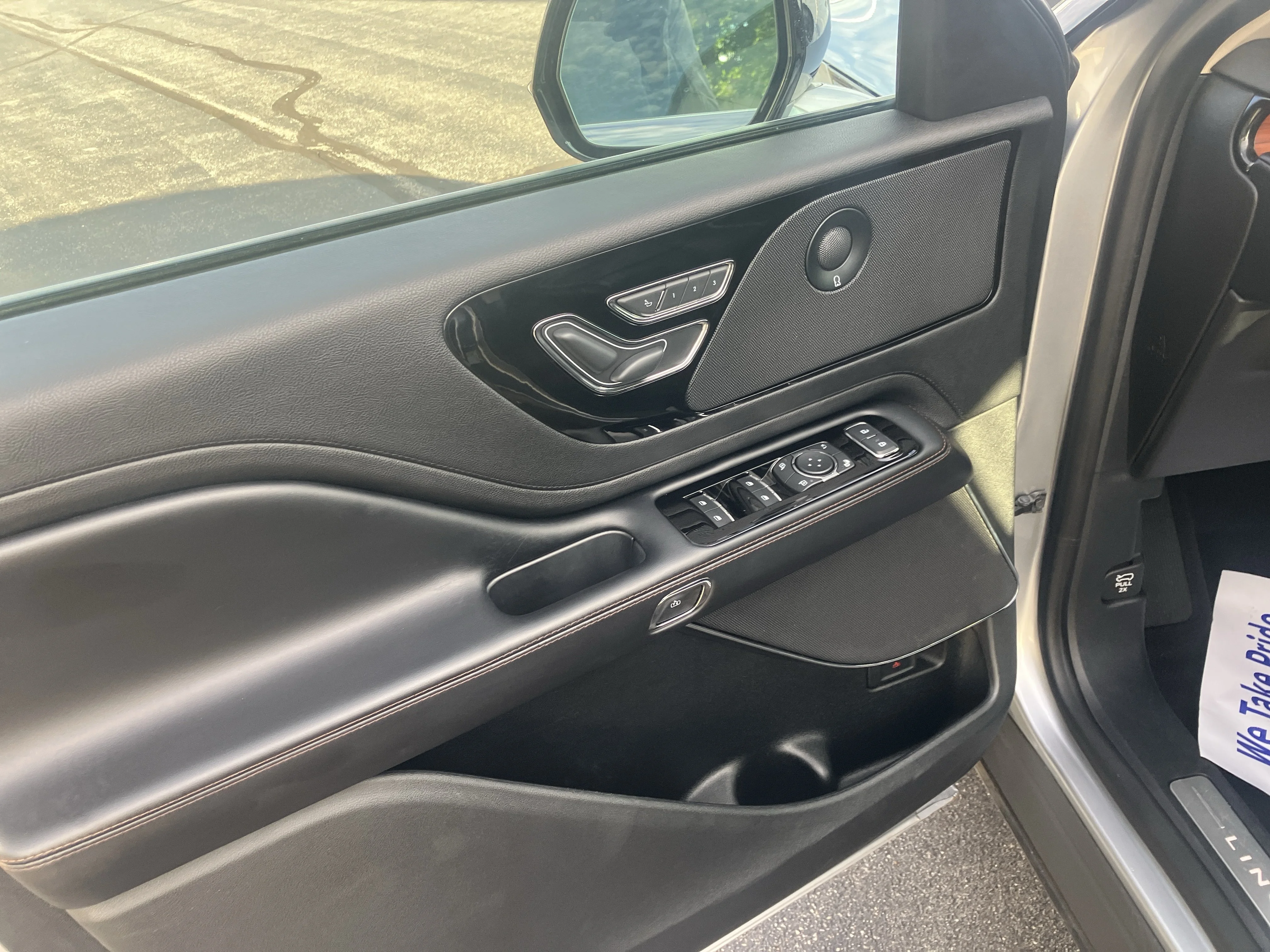 Used 2020 Radiance Metallic Lincoln Grand Touring image 19