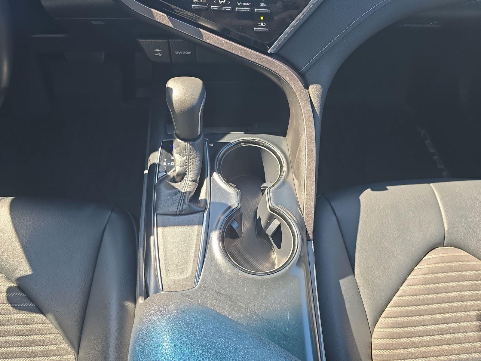 Used 2018 Super White Toyota SE image 19