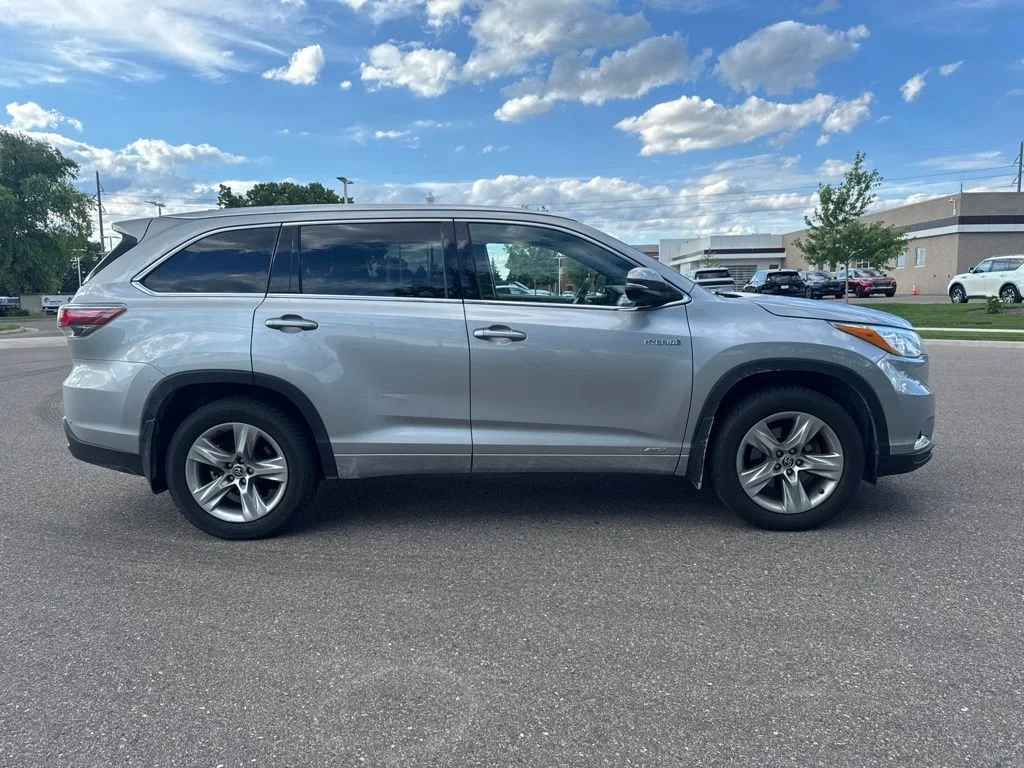 Used 2016 Silver Toyota Limited Platinum image 4