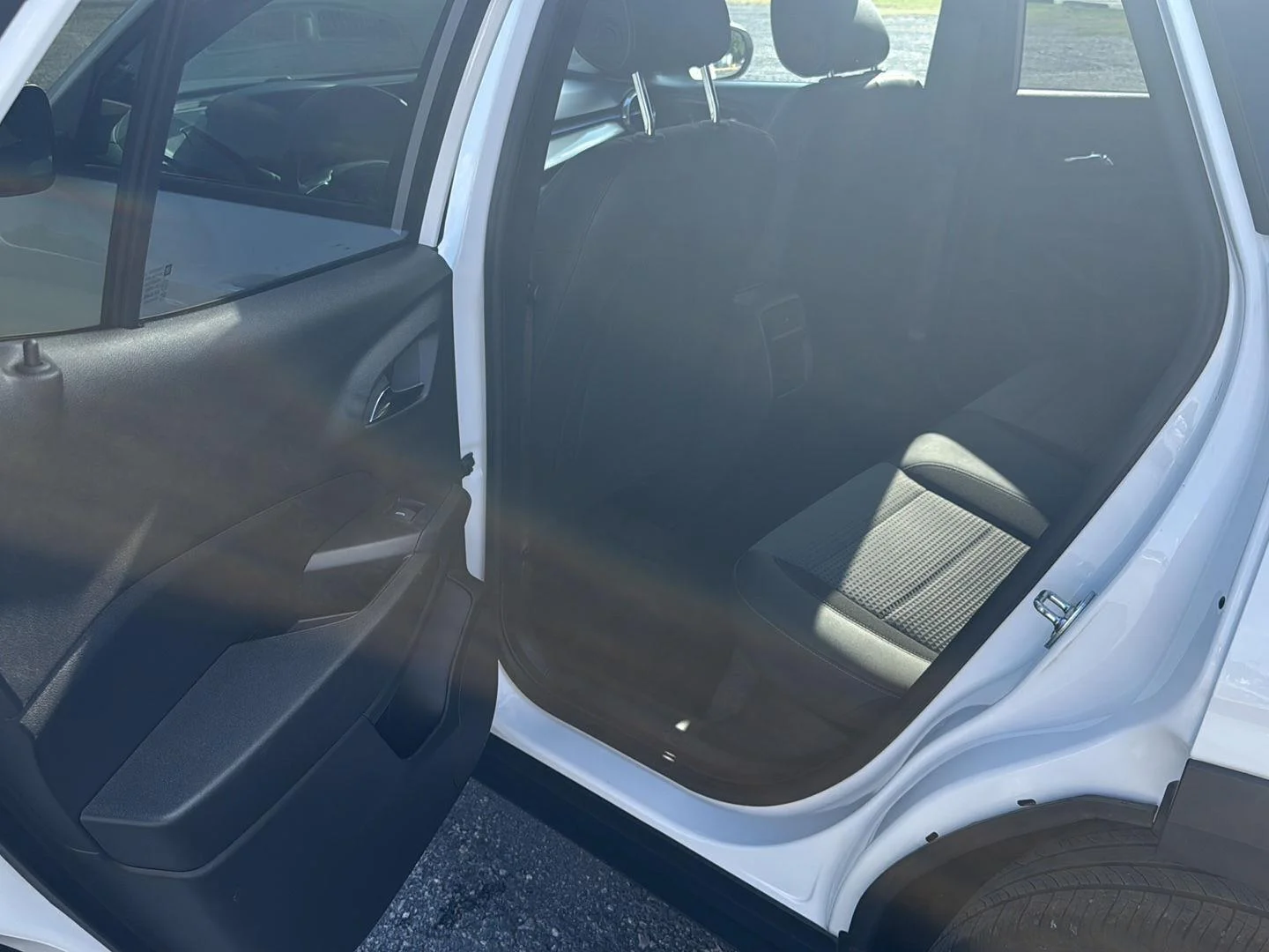 Used 2025 Summit White Chevrolet LT image 21