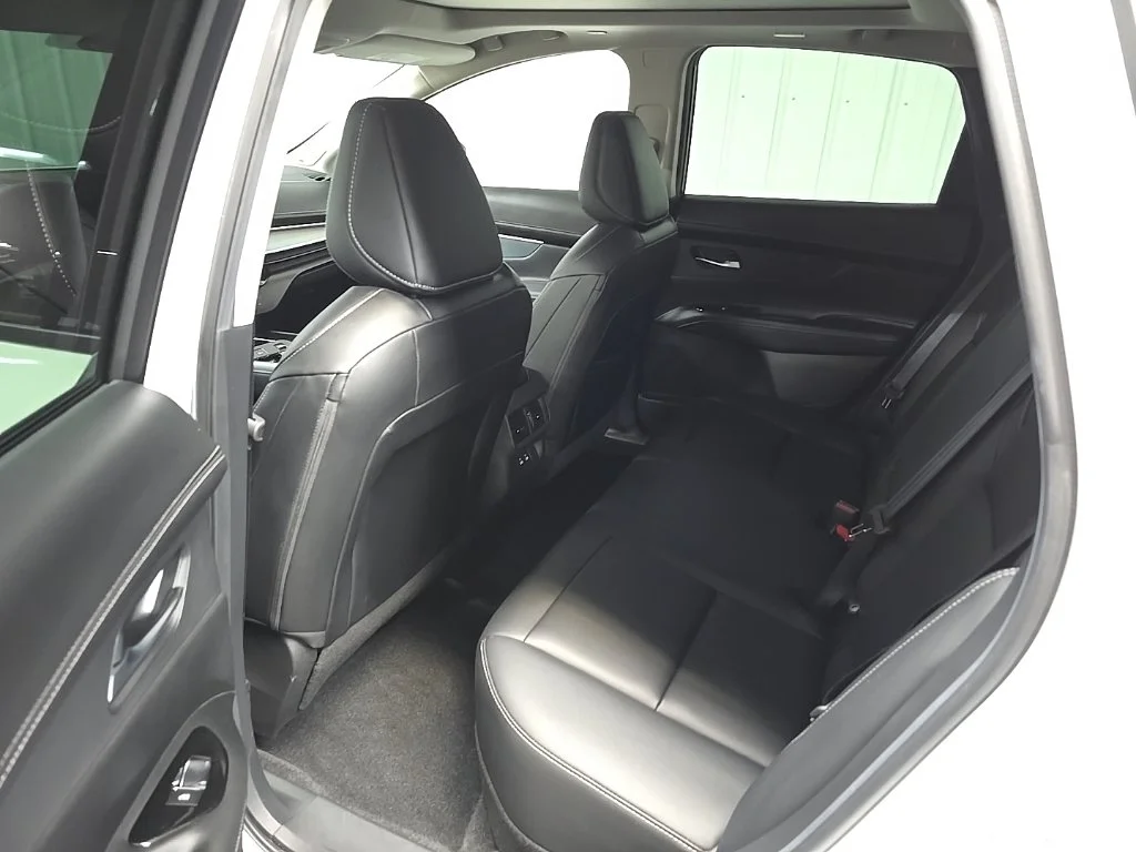 Used 2025 White Nissan SL image 33