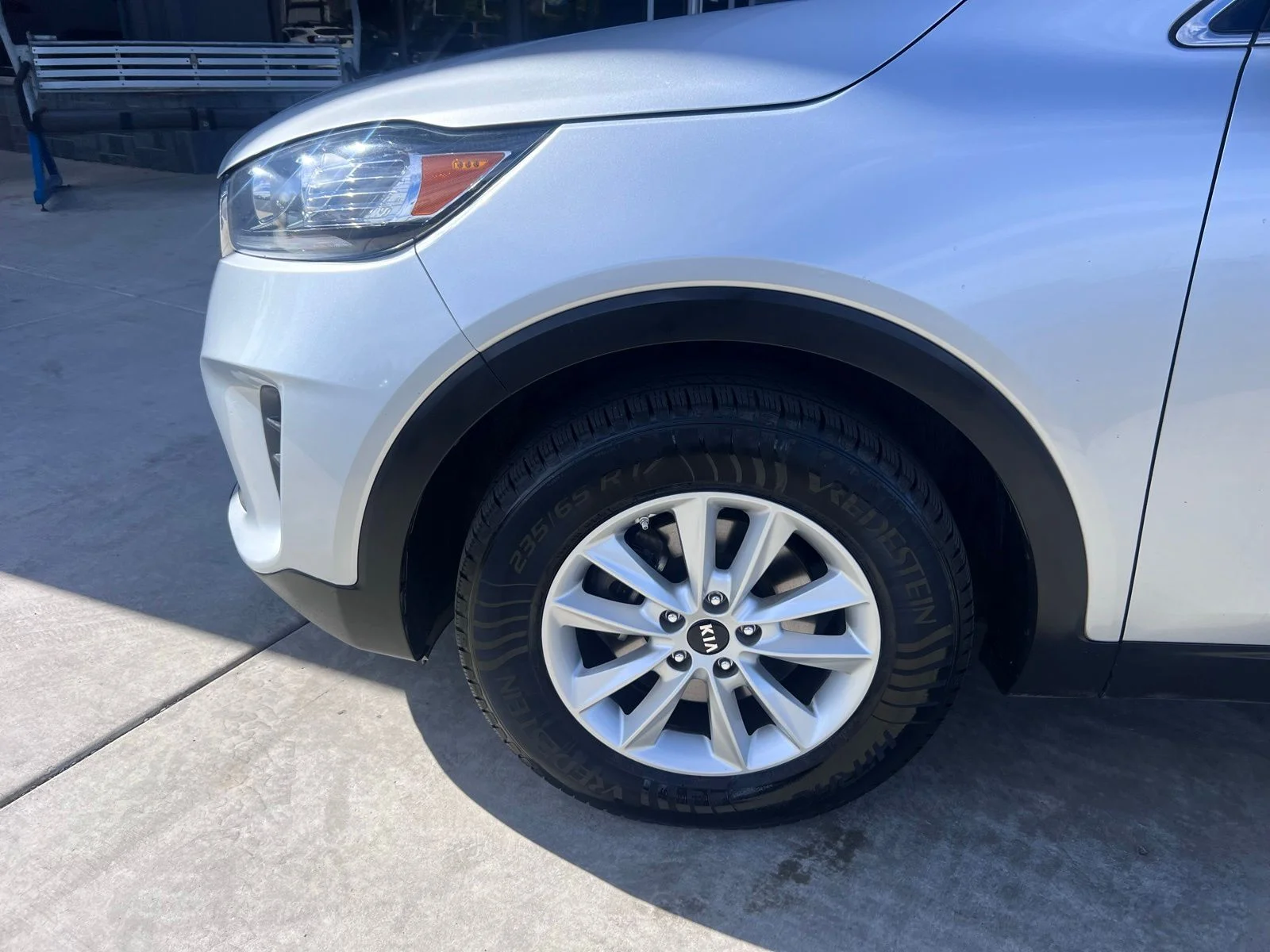 Used 2019 Sparkling Silver Kia L image 12