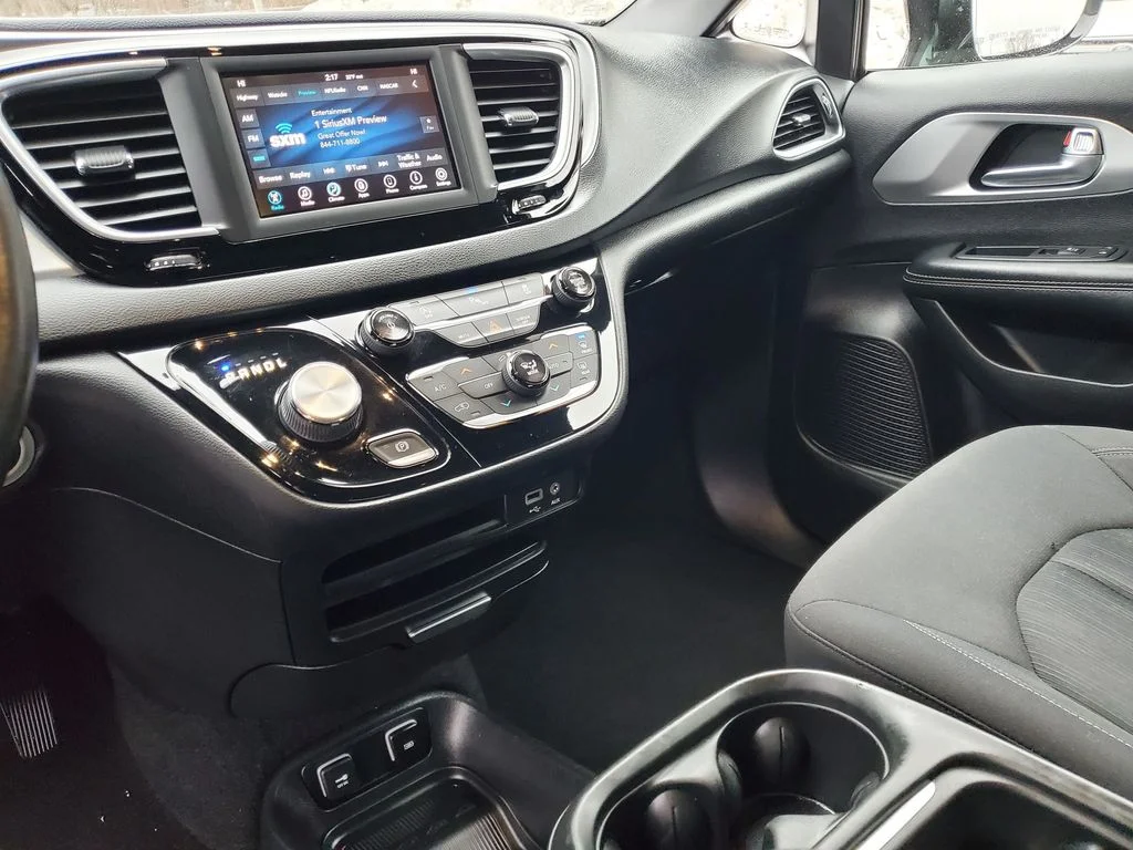 Used 2019 Black Chrysler Touring Plus image 15